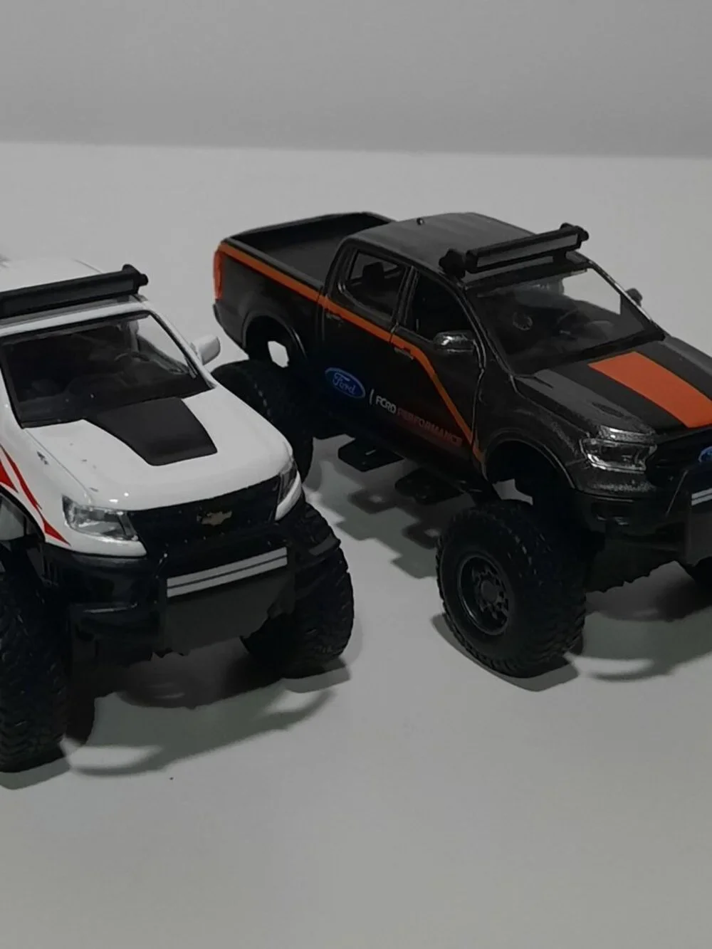 Maisto 4x4 Rebels Truck Lot Chevy Colorado ZR2 Ford Ranger 1:40 1:48 Diecast